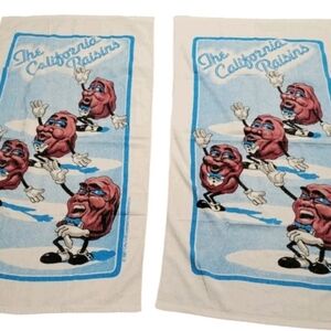 (2) Vintage California Raisins Beach Towels Heard It Through The Grapevine 1987